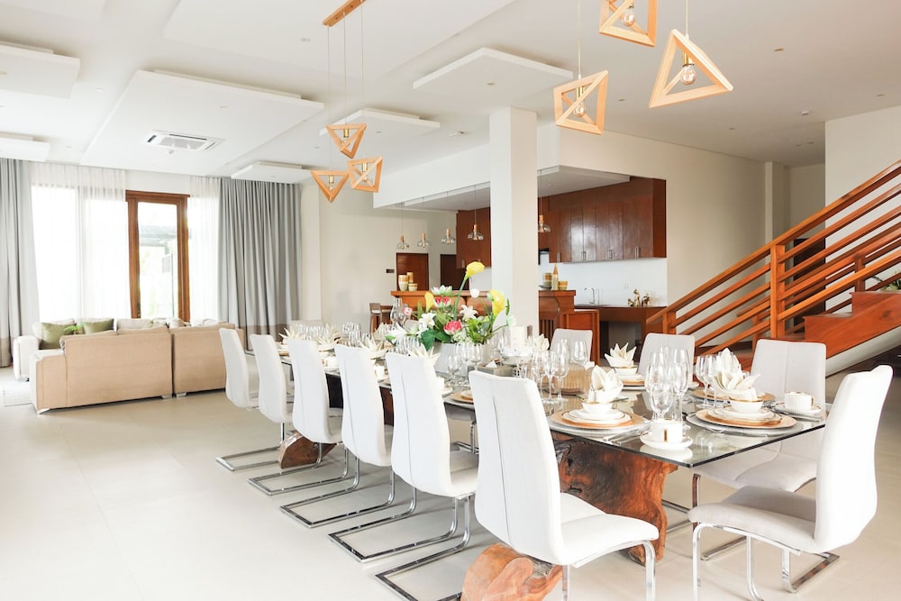 the tropics at macarthur park resort and convention center