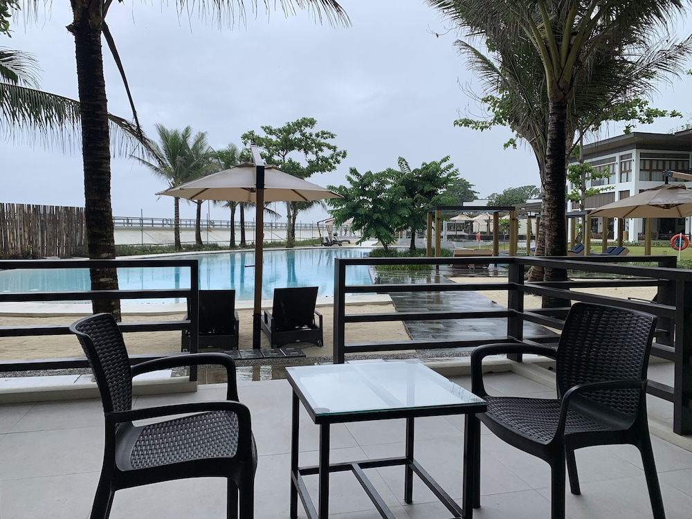 the tropics at macarthur park resort and convention center