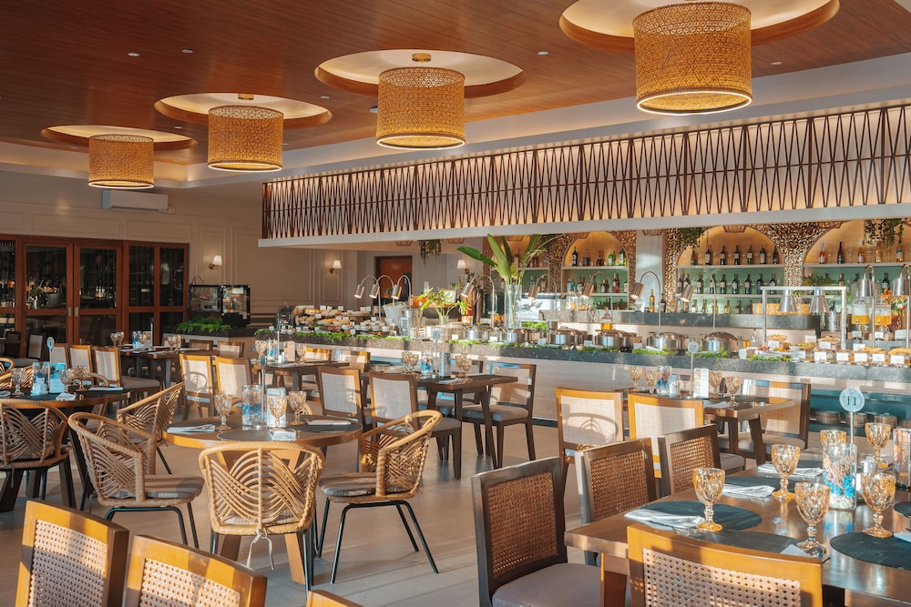 the tropics at macarthur park resort and convention center