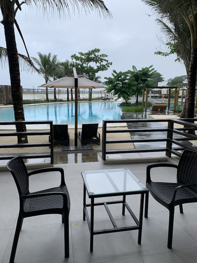 the tropics at macarthur park resort and convention center