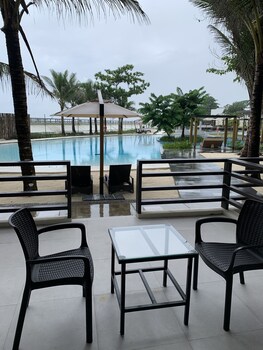the tropics at macarthur park resort and convention center