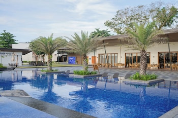 The Tropics At Macarthur Park Resort And Convention Center,,4 star