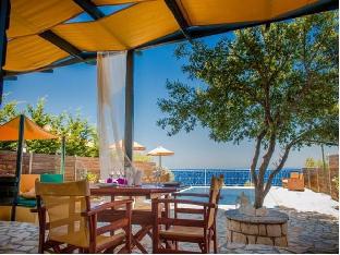 emerald villas and suites