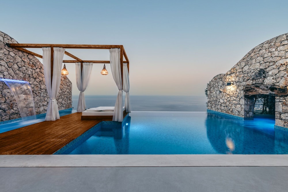 emerald villas and suites