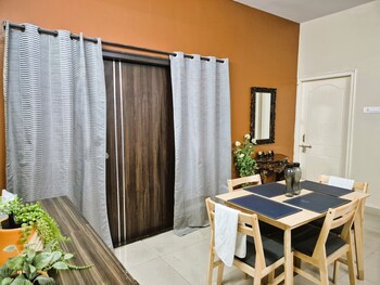 crescent stays gachibowli