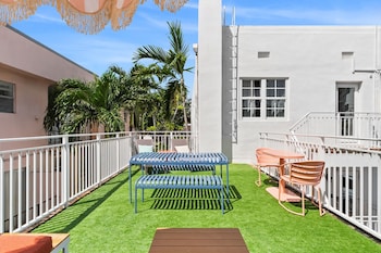 blue flamingo suites