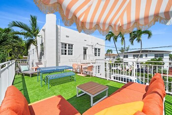 blue flamingo suites