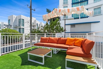 blue flamingo suites