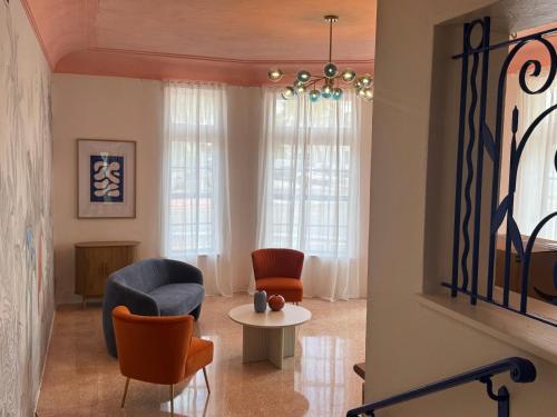 blue flamingo suites