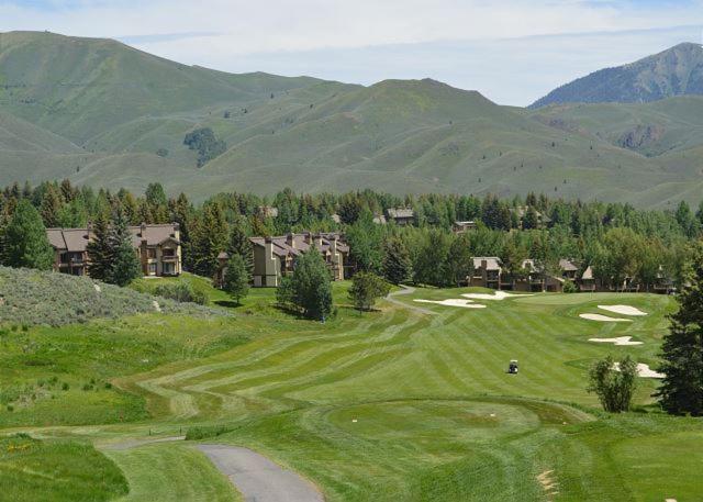 elkhorn bluff condo with community and resort amenities