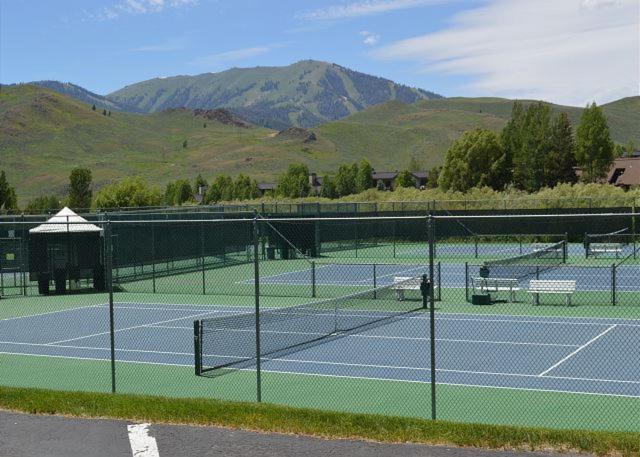 elkhorn bluff condo with community and resort amenities