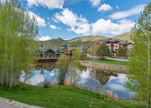 elkhorn bluff condo with community and resort amenities