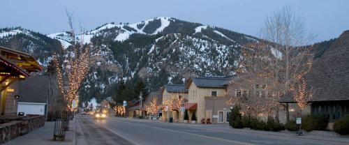 elkhorn bluff condo with community and resort amenities