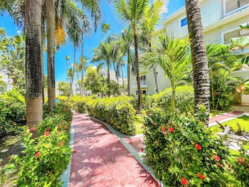 Caribbean Ocean Breeze Beach Hotel,,3 star