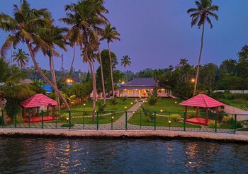ashtamudi lake villa by voye homes
