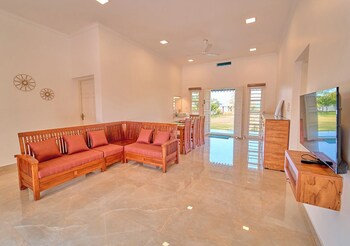 Ashtamudi Lake Villa By Voye Homes,,4 star