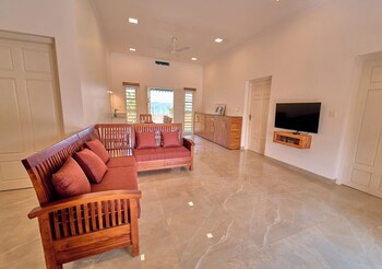Ashtamudi Lake Villa By Voye Homes,,4 star
