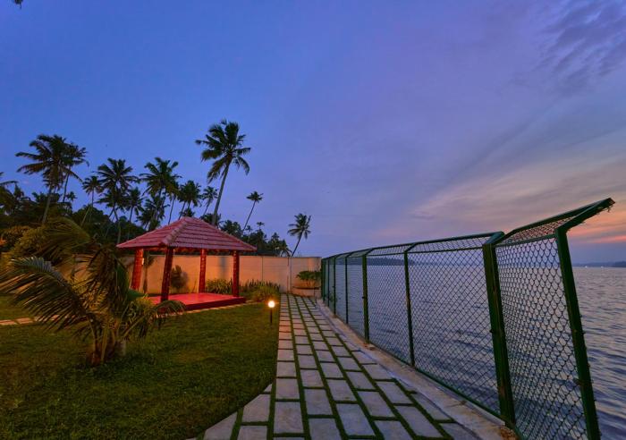 ashtamudi lake villa by voye homes