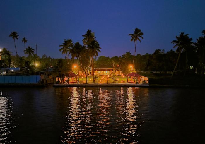 ashtamudi lake villa by voye homes