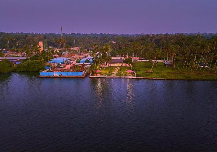 ashtamudi lake villa by voye homes