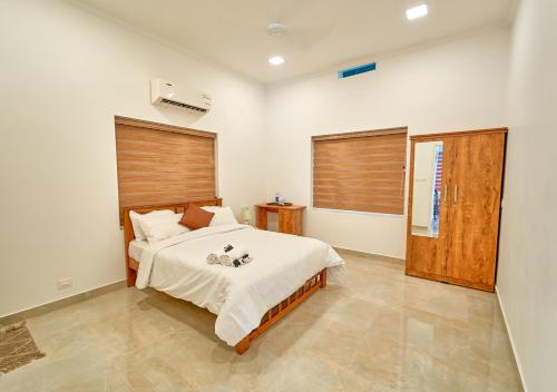ashtamudi lake villa by voye homes