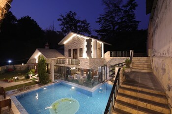 the amaltas villa by jungle diaries