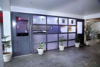 hotel red chilly pitampura