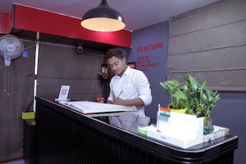 hotel red chilly pitampura