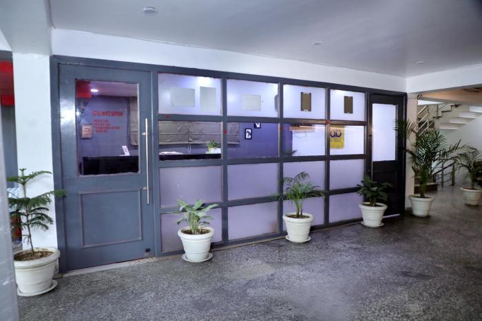 hotel red chilly pitampura