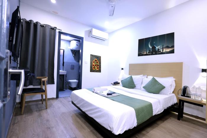 hotel red chilly pitampura