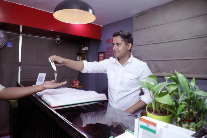 hotel red chilly pitampura