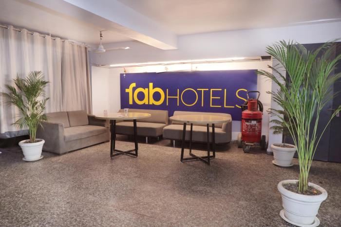 hotel red chilly pitampura