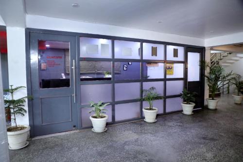 hotel red chilly pitampura