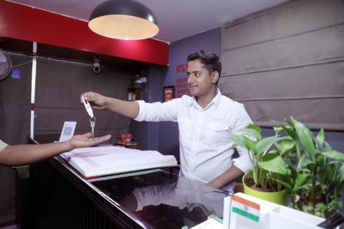 hotel red chilly pitampura