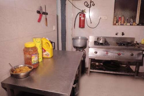 hotel red chilly pitampura
