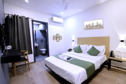 hotel red chilly pitampura