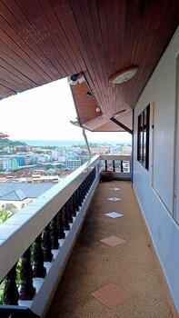 aksarai hotel patong