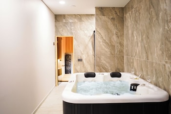 Svaja Aparthotel & Spa,,2 star
