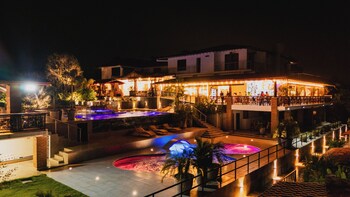 hotel antara resort