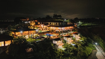 hotel antara resort