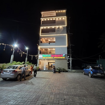 hotel raja grand
