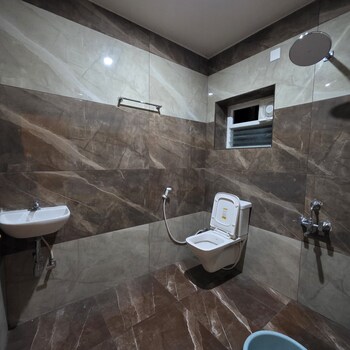 hotel raja grand