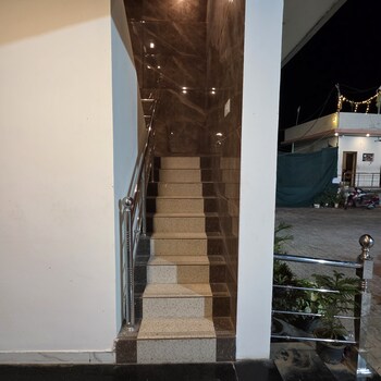 hotel raja grand