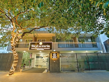 skyluxuria hotel and service apartments