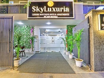 skyluxuria hotel and service apartments
