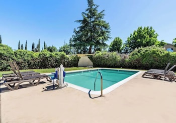 Aurora Inn,,3 star