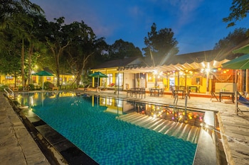 green bungalow garden resort