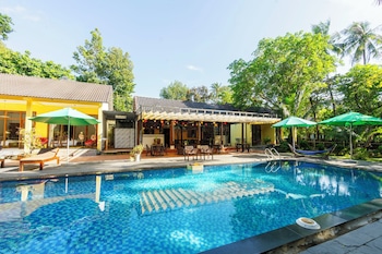 green bungalow garden resort