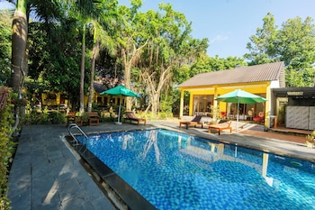 green bungalow garden resort