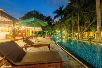 green bungalow garden resort